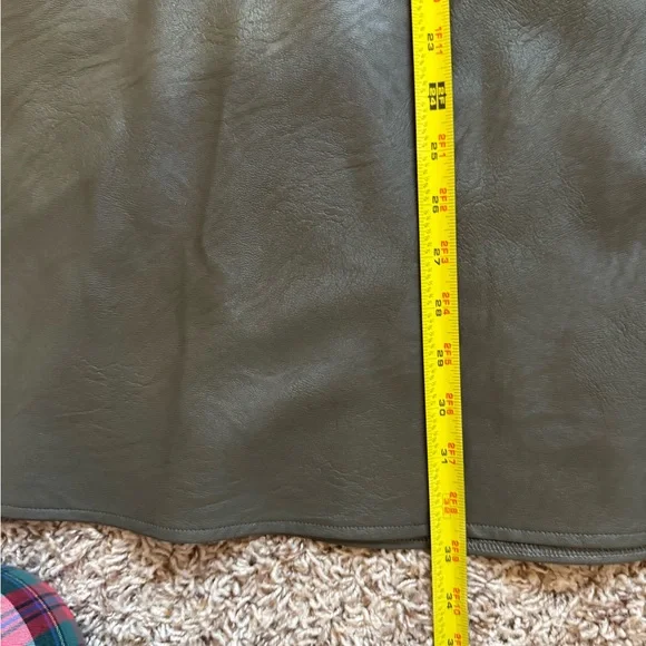 Elegant Olive Green Faux Leather Skirt - Picture 8 of 8